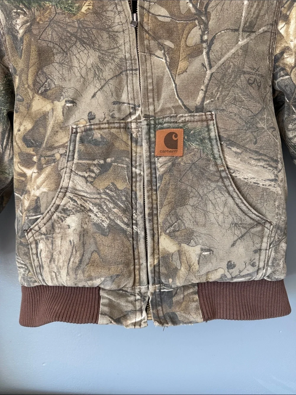 Vintage Y2K Carhartt Kids Real Tree Camo Quilted Hooded Work Wear Jacket Small